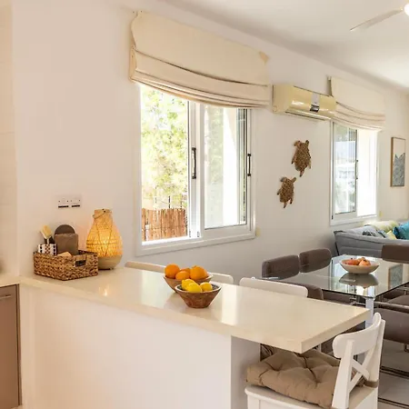 Serenity Sea View 3 Bedroom * Klorakas