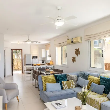 Serenity Sea View 3 Bedroom Klorakas